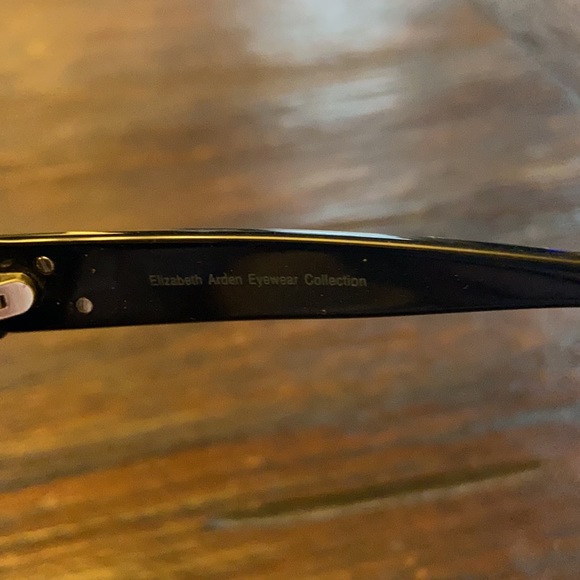 Elizabeth Arden EA-5138 Sunglasses - Picture 3 of 5